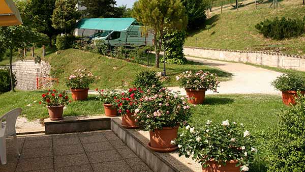 terrazza e parcheggio.